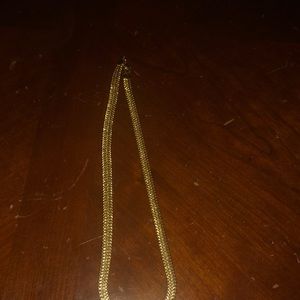 a gold chain necklace